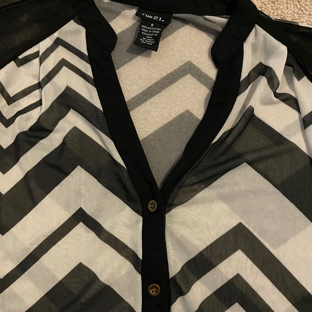 Blouse From Rue 21 - Picture 2 of 5